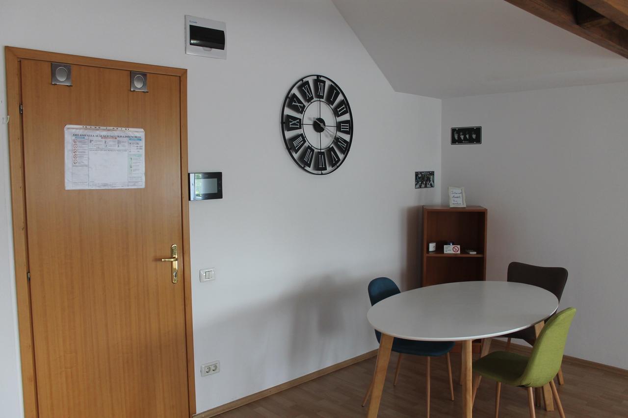 News Apartment Bukarest Exteriör bild